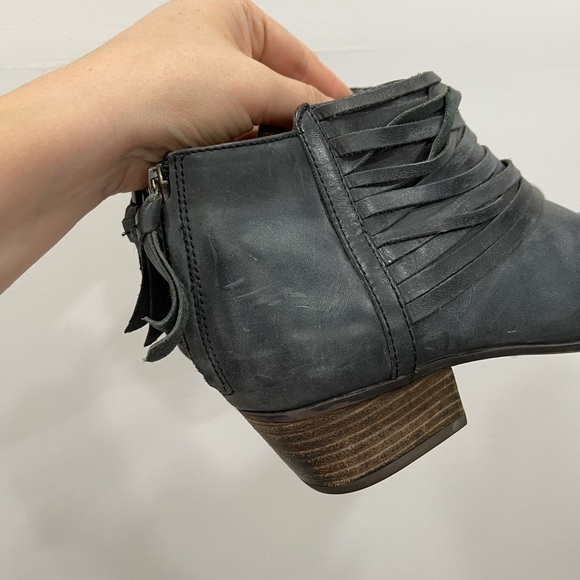 Clarks Celeste Strappy Ankle Bootie Leather Distress Black 8.5 - Picture 9 of 13